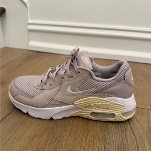 Nike Women's Light Pink and Cream Air Max Low-Top Sneakers
